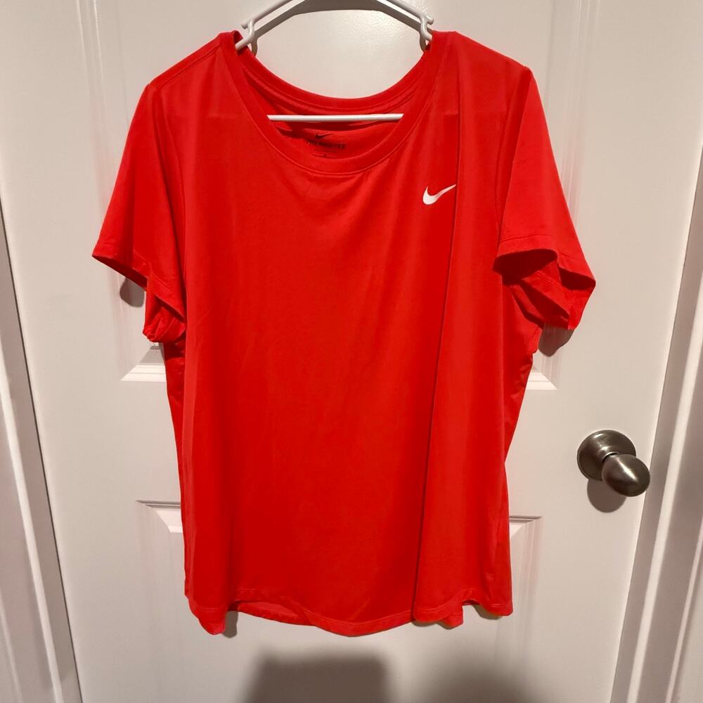 Nike Women’s 1X Dri-FIT Red Performance Athletic T Shirt Swoosh Plus Size